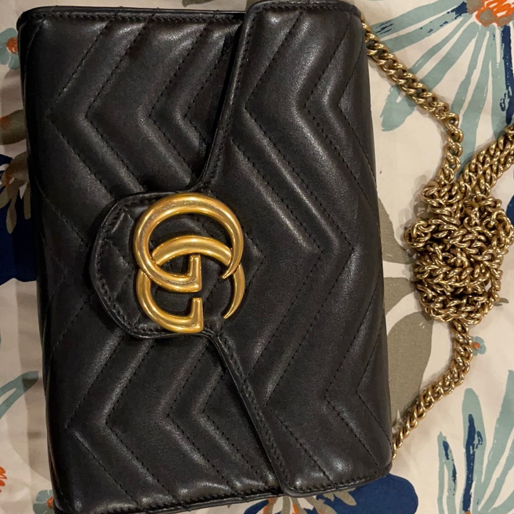 GG Marmont matelassé mini bag comes w box dust bag receipt available as well.
